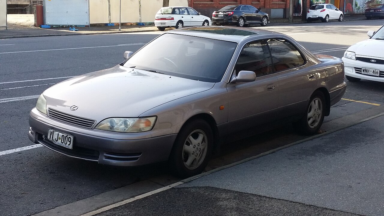 1992–1997 Lexus ES300 — representative vehicle photograph (1992-1994 Lexus ES 300 (VCV10R) sedan (18997263624))