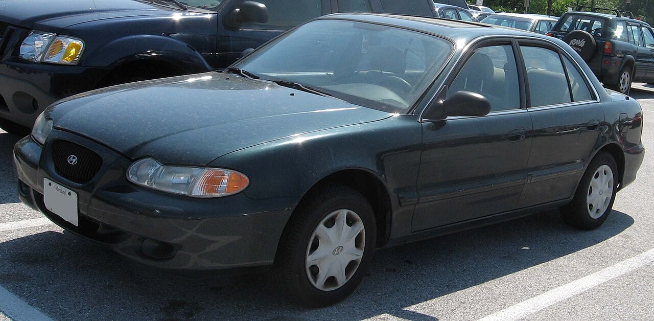 1995–2005 Hyundai Sonata — representative vehicle photograph (1995-1998 Hyundai Sonata)