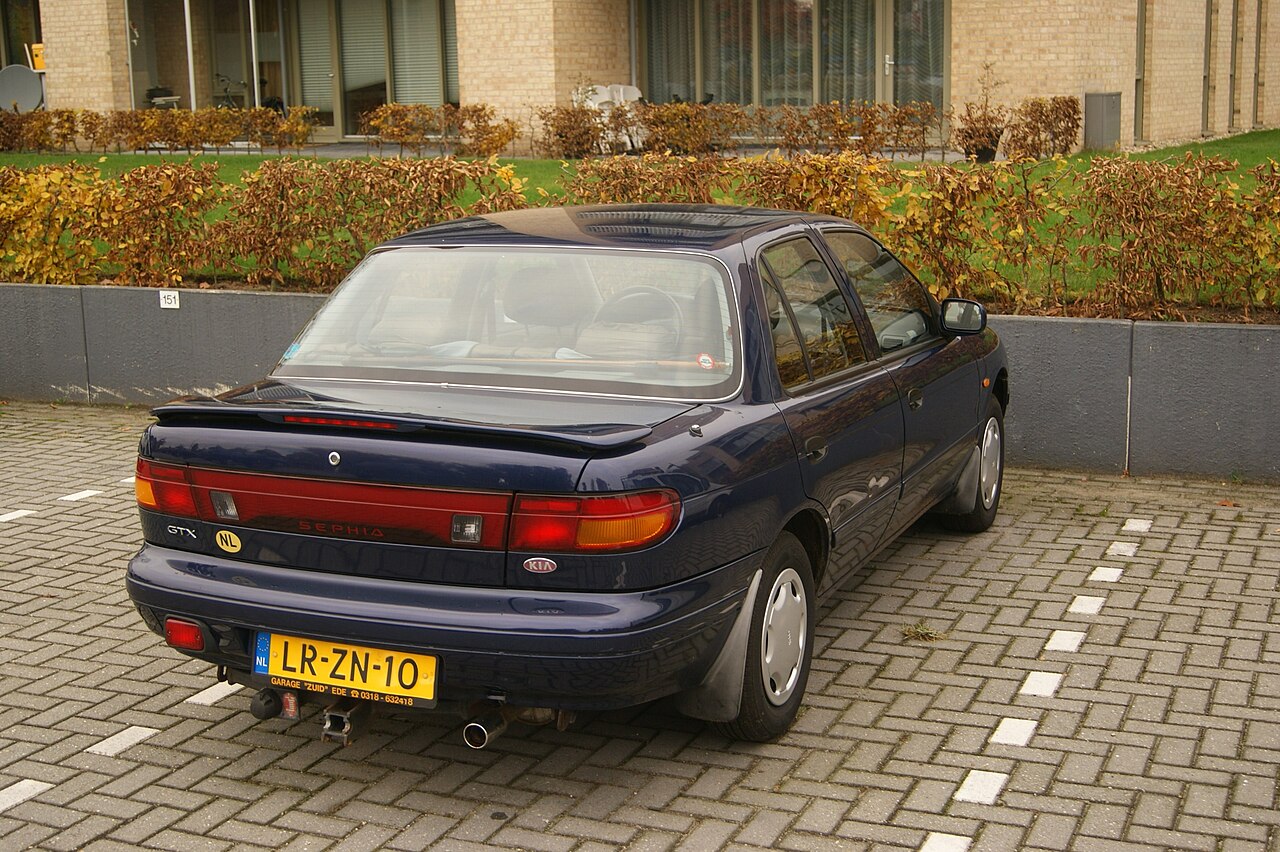 1995–1997 Kia Sephia — representative vehicle photograph (1995 Kia Sephia (8800622975))