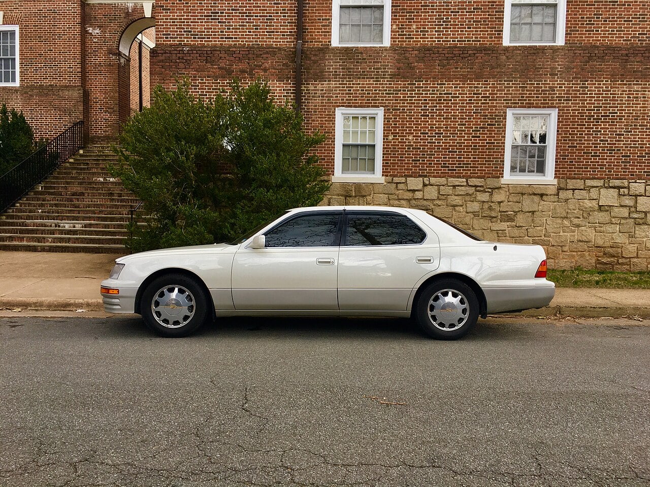 1997 Lexus LS400 — representative vehicle photograph (1997 Lexus LS400 (UCF20, USA))