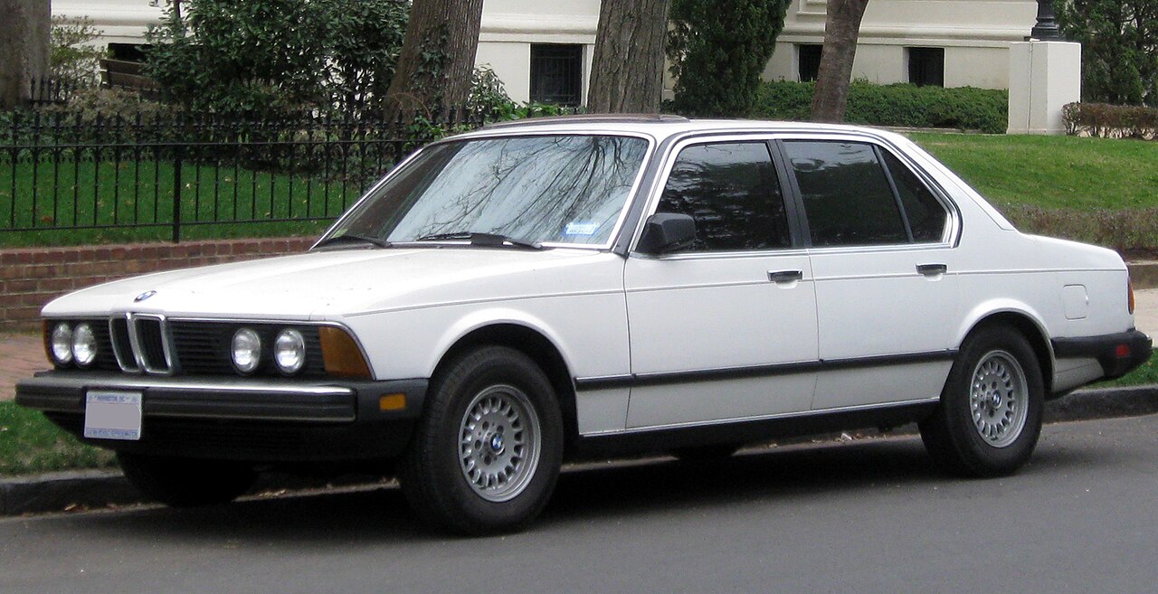 Representative BMW 7 Series body; BMW 733i -- 01-07-2012.jpg