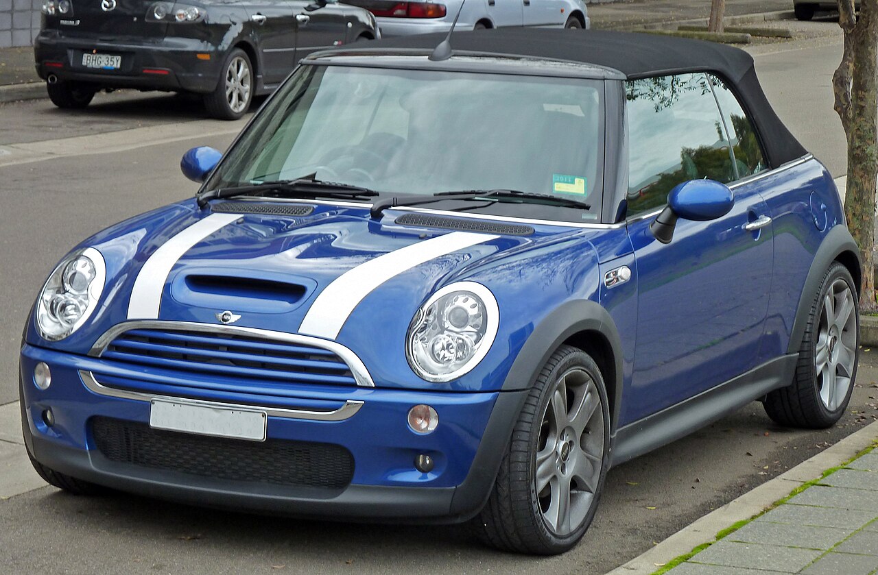 Representative MINI Cooper Convertible body; 2008 Mini Cabrio (R52 MY05) Cooper S Chilli convertible (2010-07-10) 01.jpg
