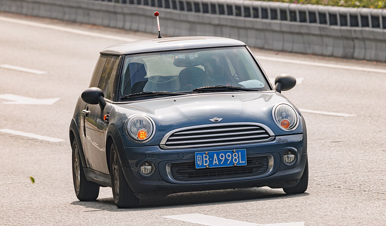 Representative MINI Cooper Hardtop body; MINI COOPER (R56) China.jpg