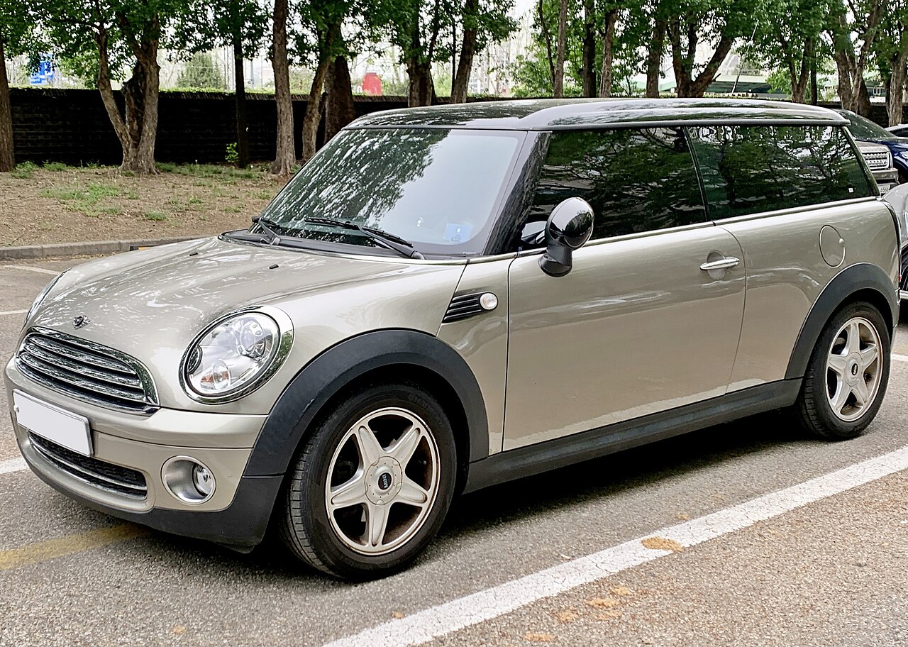 Representative MINI Clubman body; 0 Mini Clubman (R55) Cooper 1.jpg