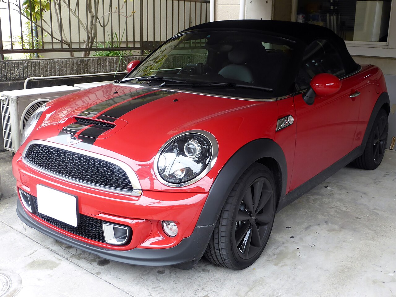 Representative MINI Roadster body; BMW MINI ROADSTER COOPER S (R59) front.JPG