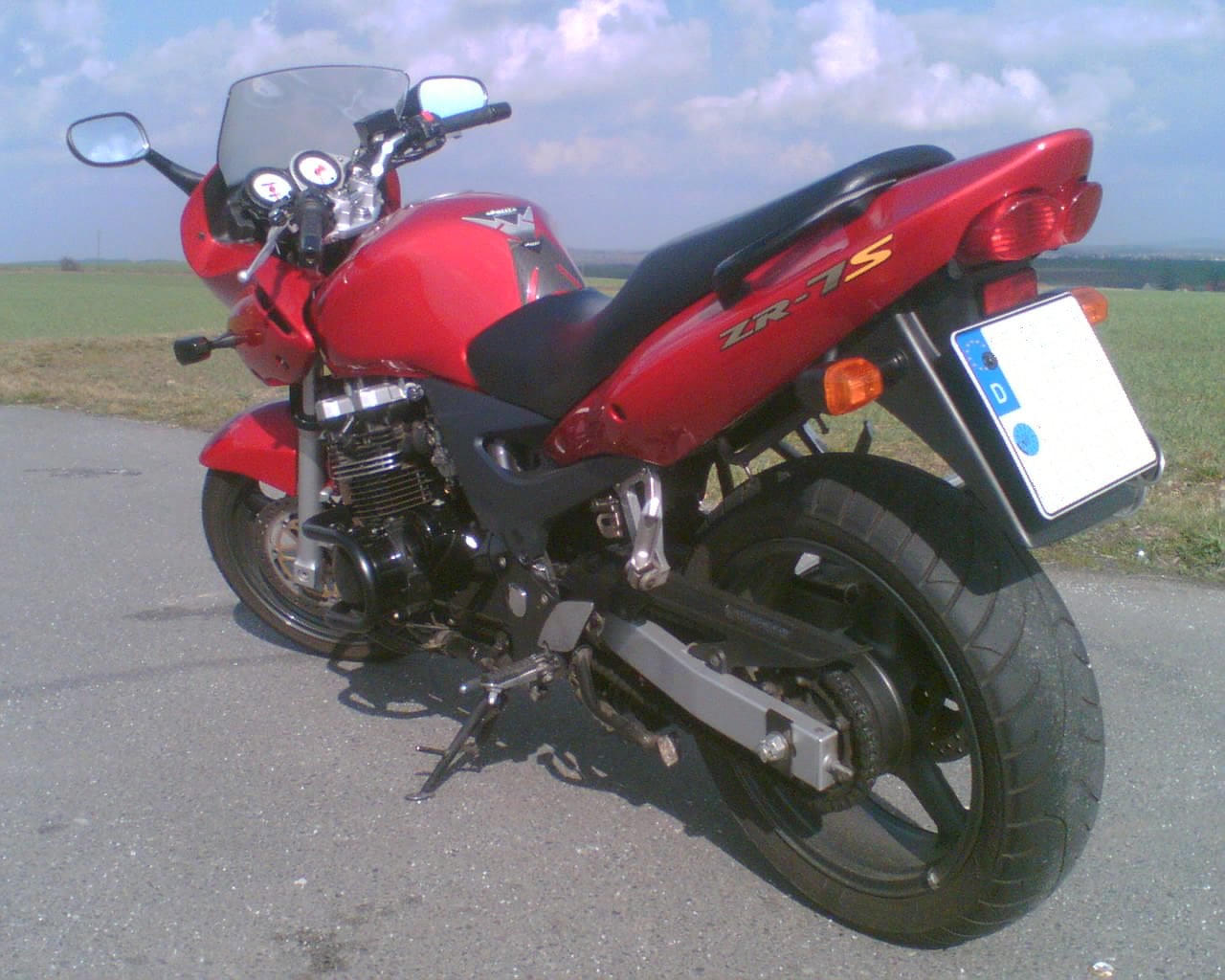 Kawasaki ZR7S motorcycle — representative photograph