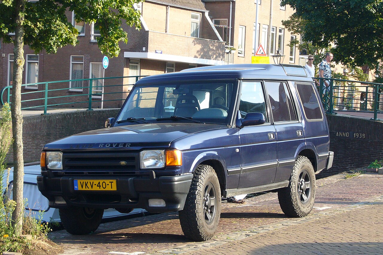 1998 Discovery — first-generation body example