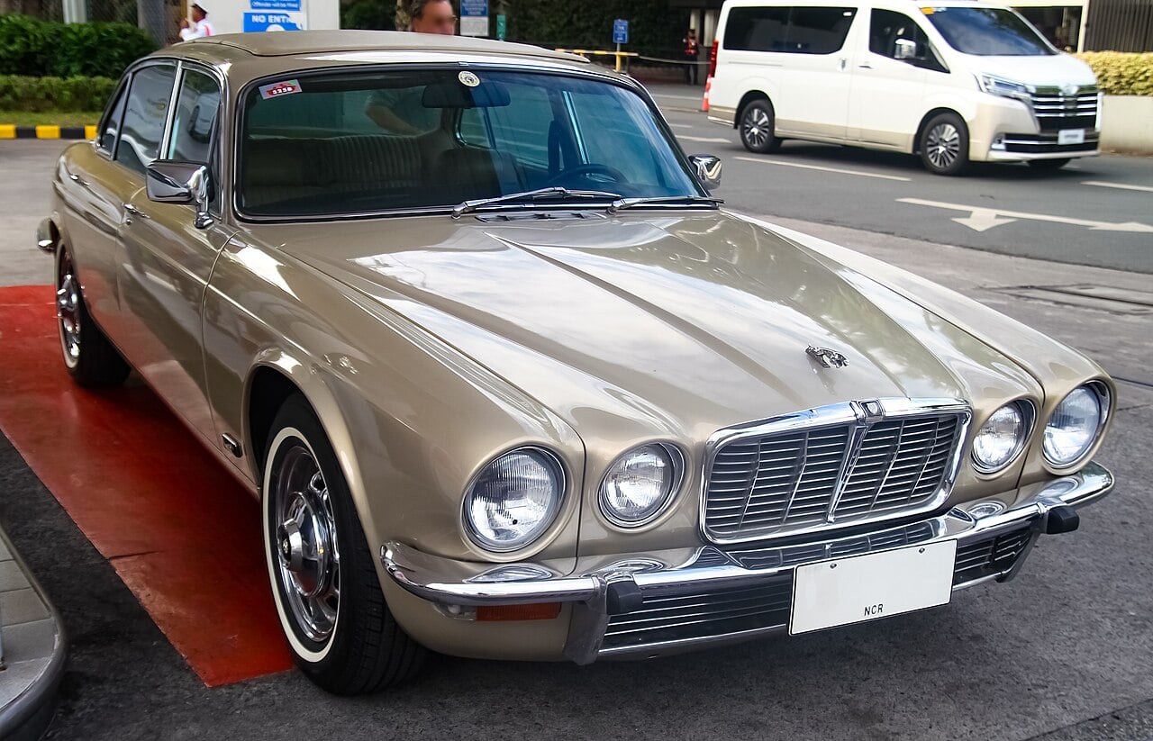 Jaguar XJ Series II — representative body; trim varies