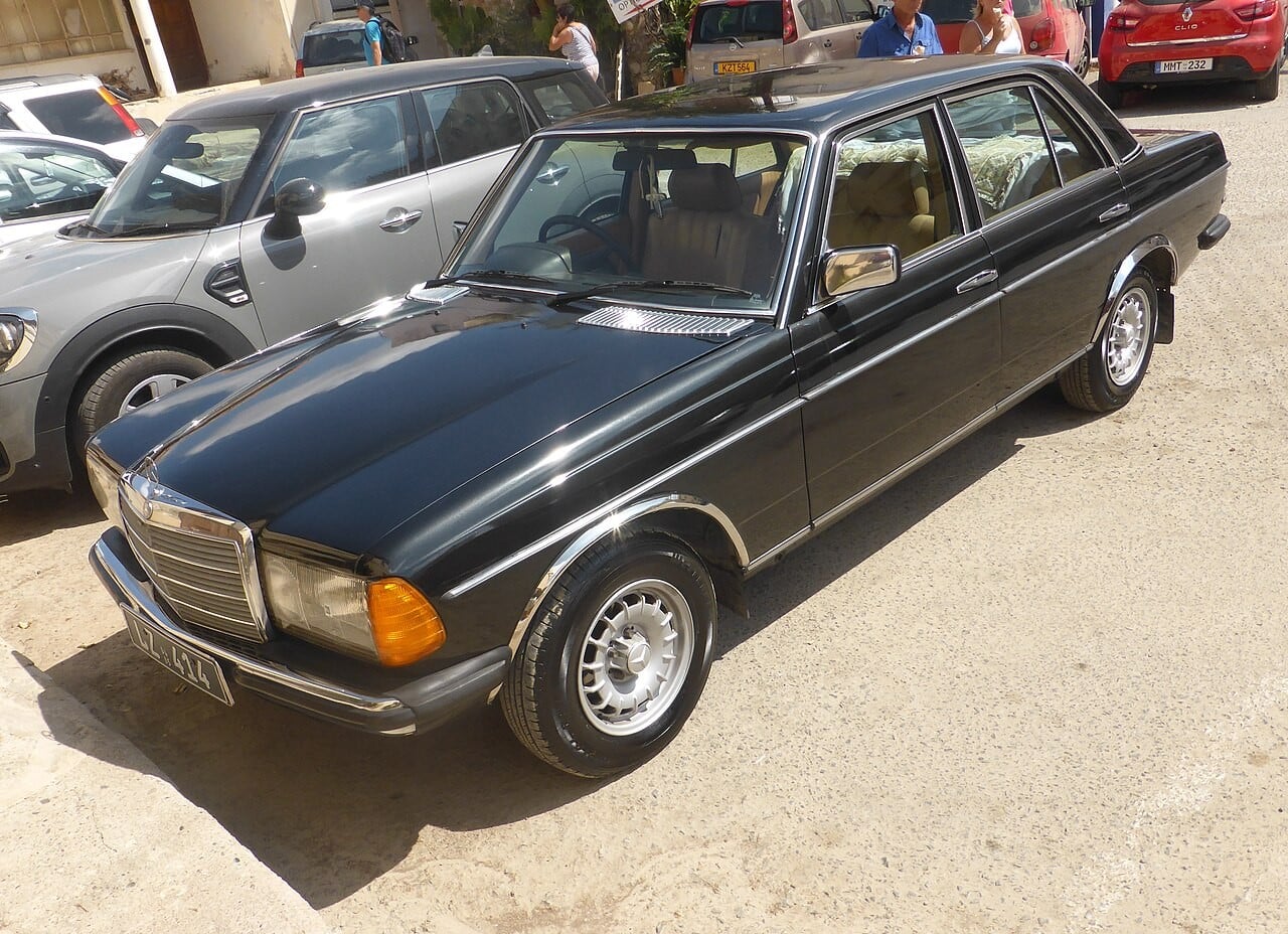 Mercedes-Benz 240D W123 sedan