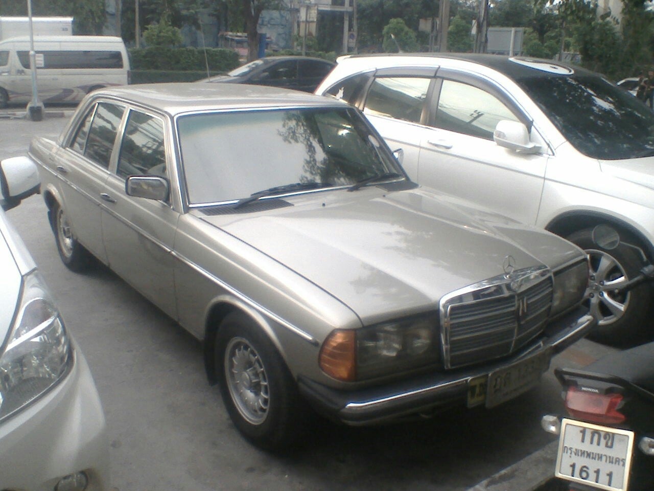 Mercedes-Benz 300D W123 sedan