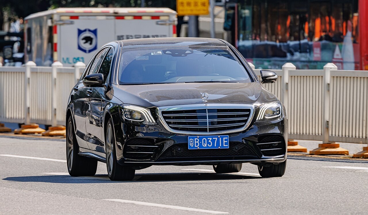 Mercedes-Benz W222 S-Class — one modern body example; electronic key compatibility varies
