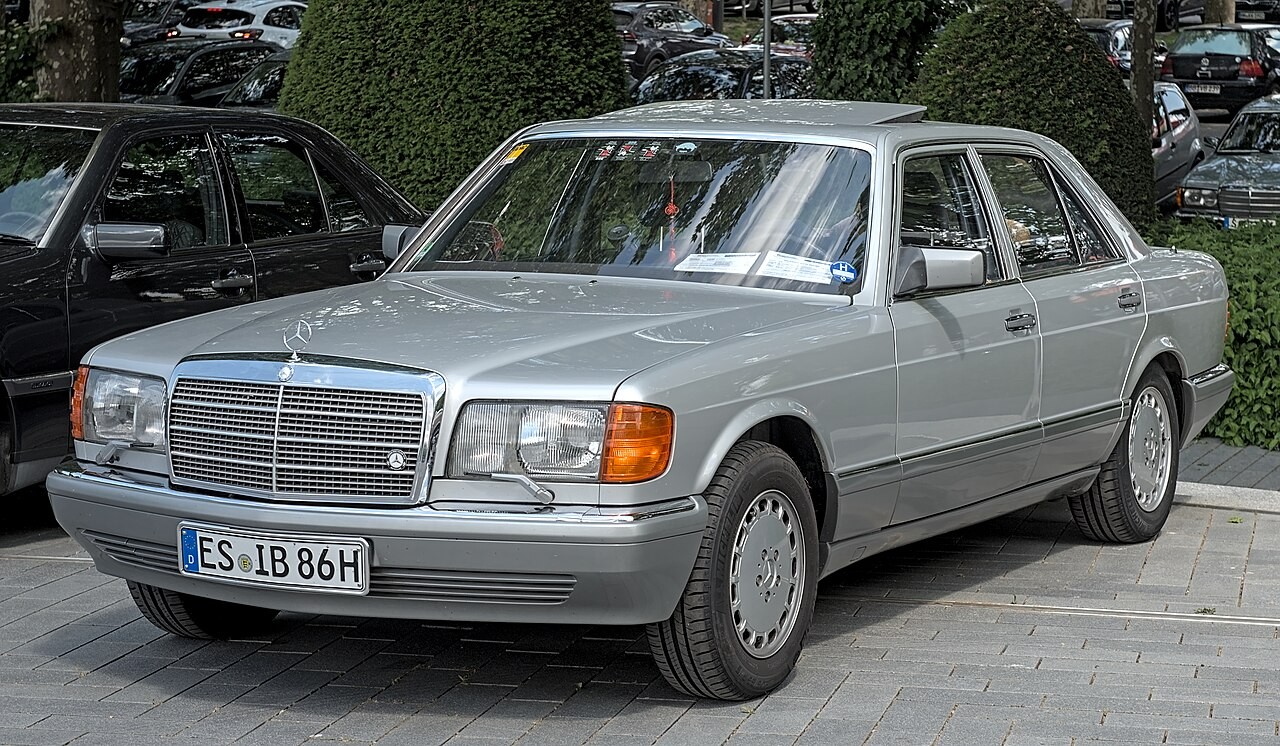 Mercedes-Benz W126 sedan — early body within this family