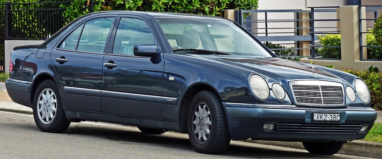 Mercedes-Benz E230 W210 — 1996–1997 body example