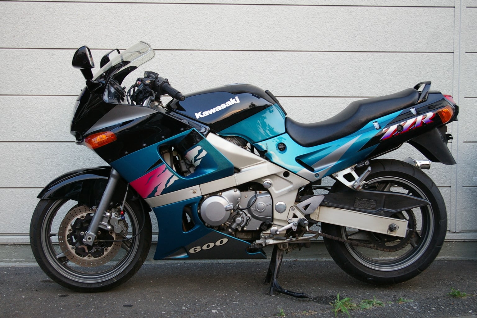 Kawasaki ZZR600 motorcycle — representative photograph