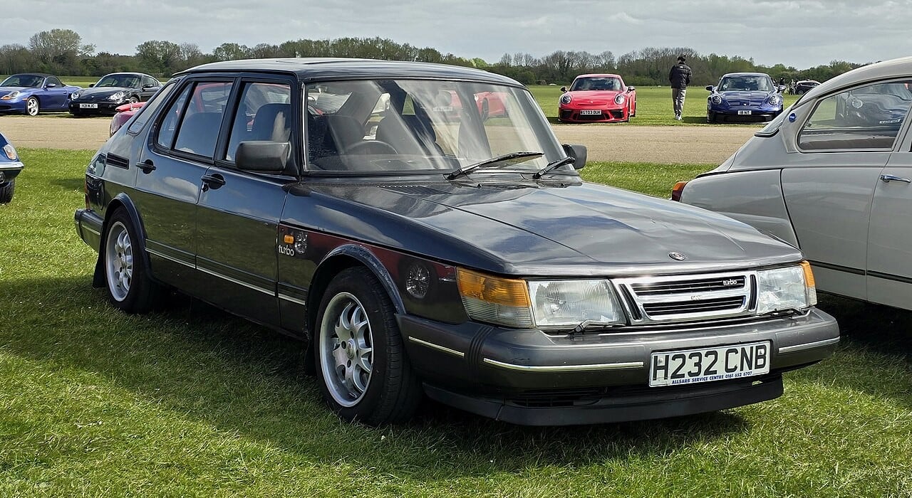 1990 Saab 900 Turbo 16 — representative body; installed locks and market require verification