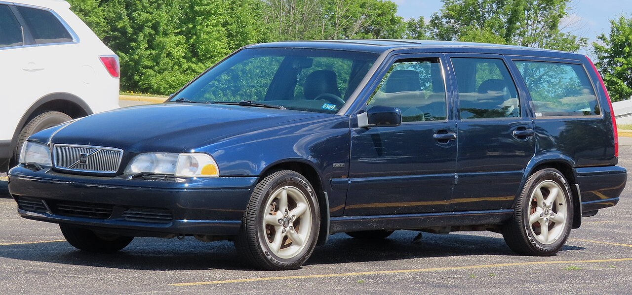Volvo V70 (first generation) — representative body for 1998