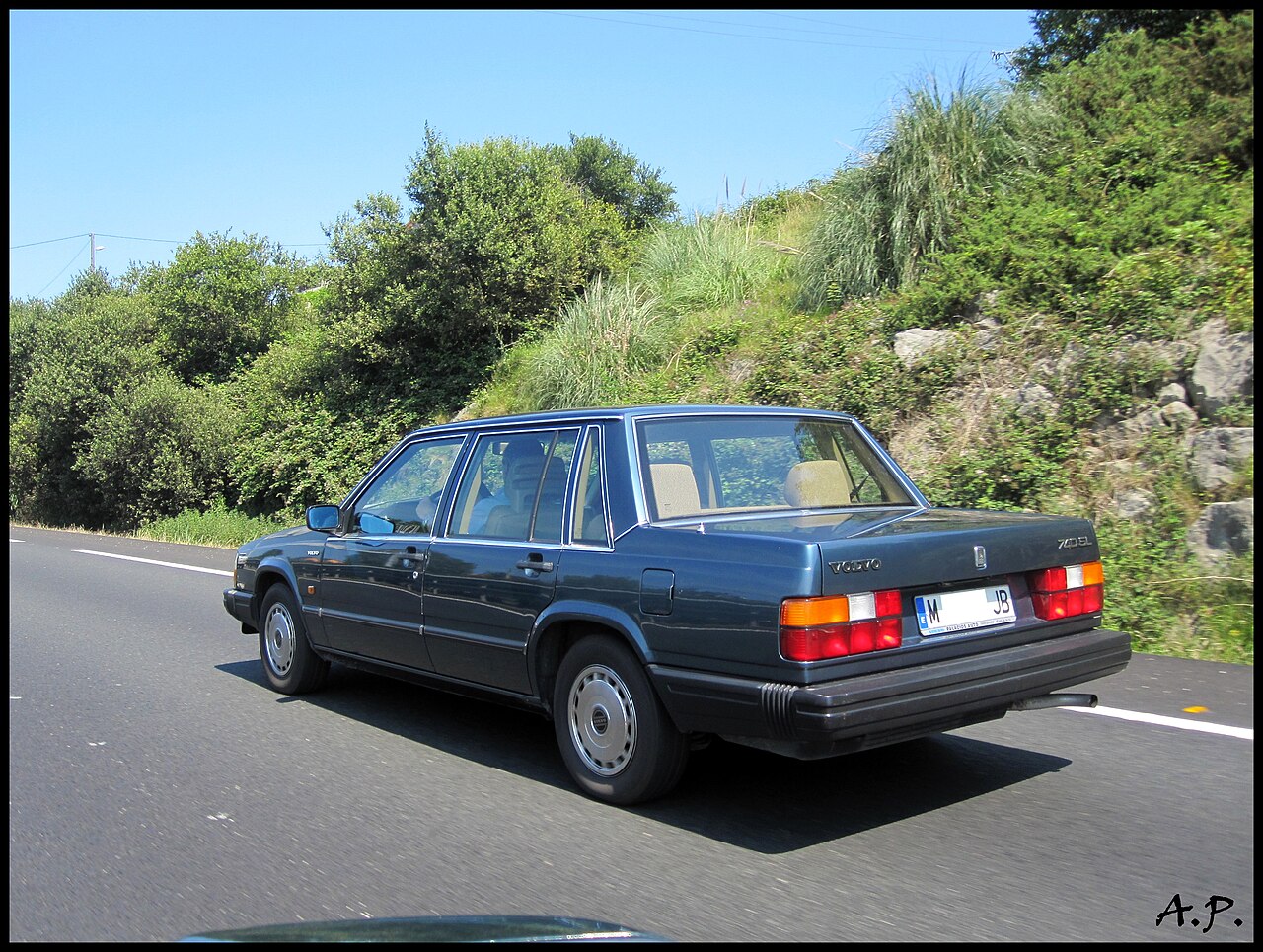 Volvo 740 GLE / GLT (four-track) — representative body for 1988–1992