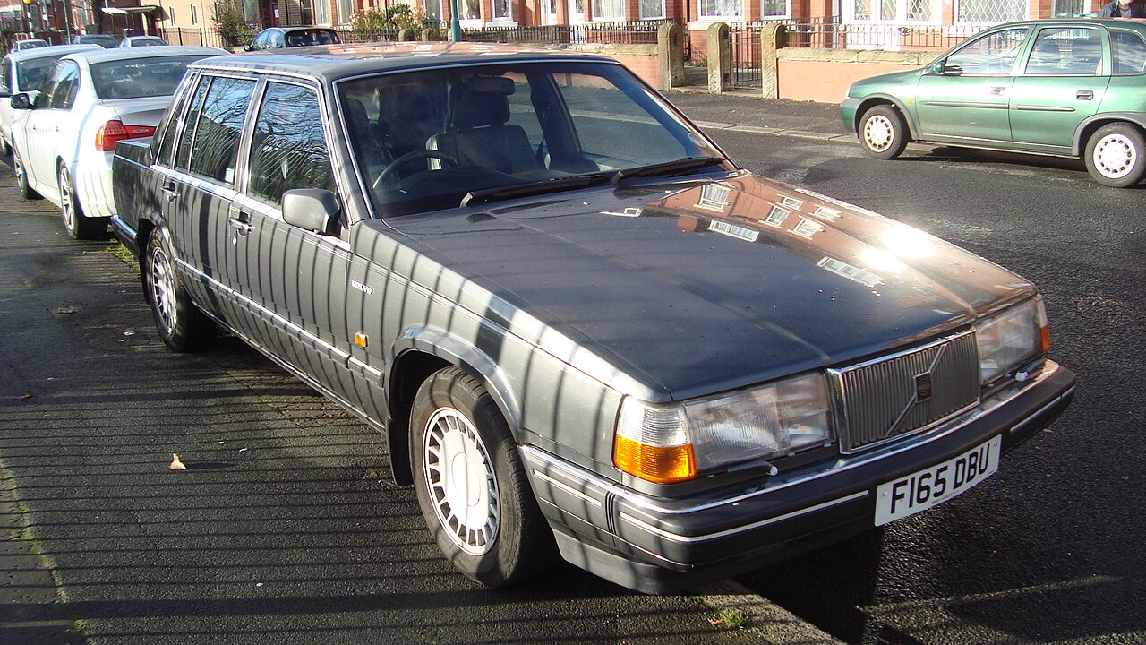 Volvo 760 GLE / GLT (four-track) — representative body for 1988–1990