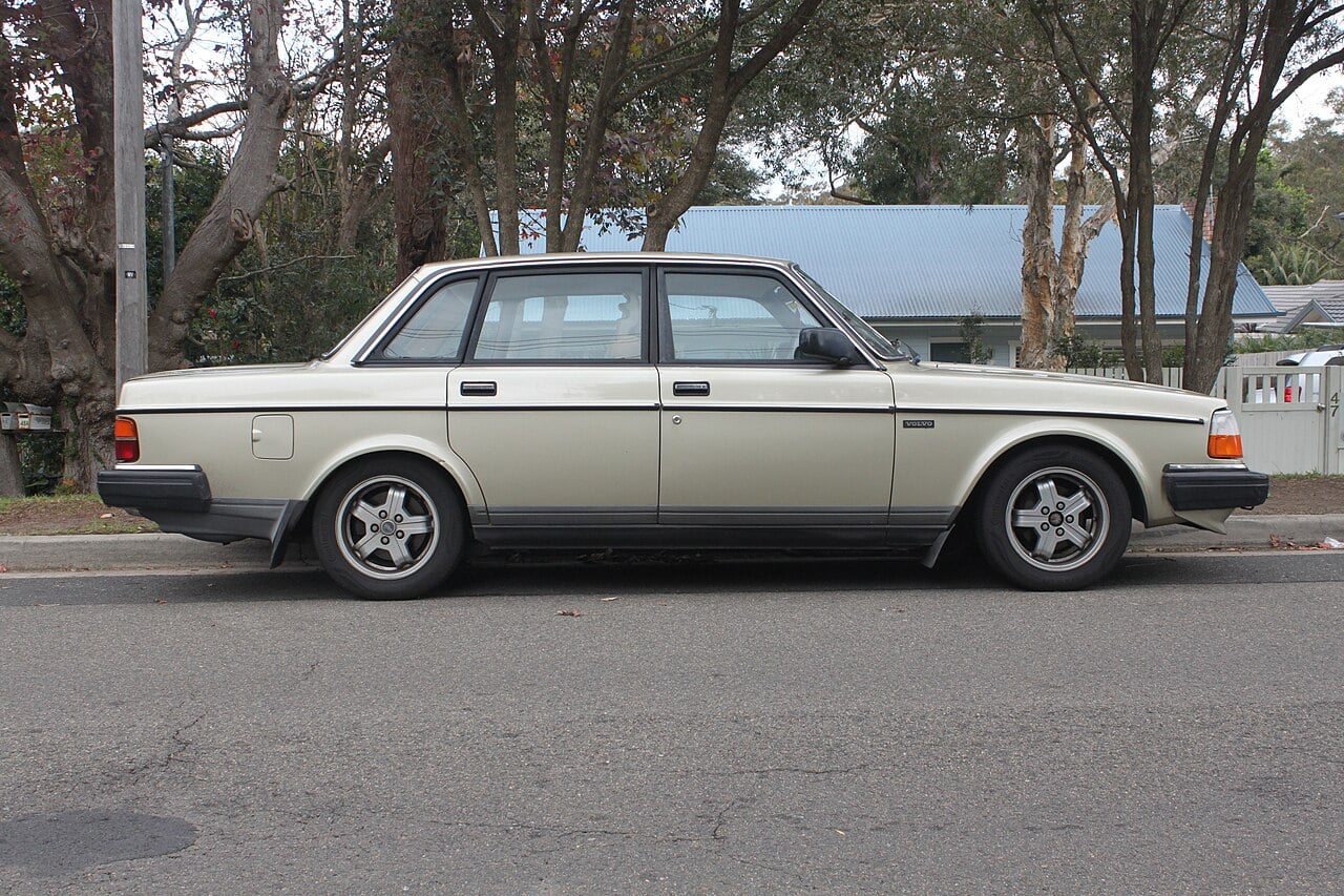 Volvo 240 DL / GL — representative body for 1986–1993