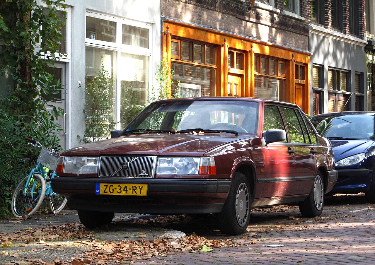 Volvo 940 GL / GLE / Turbo — representative body for 1991–1995