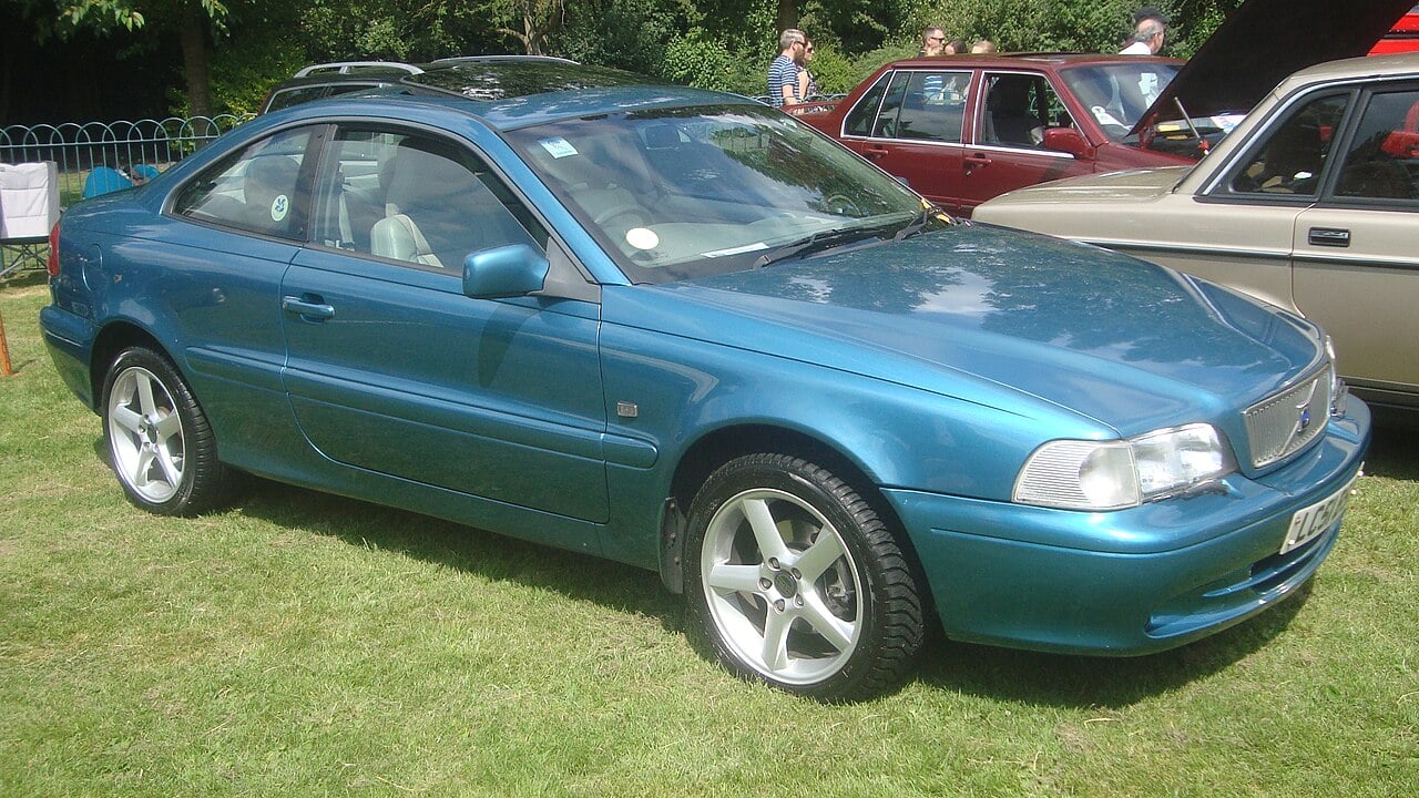 Volvo C70 (first generation) — representative body for 1999–2004