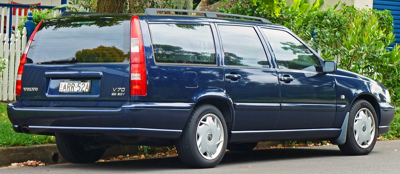 Volvo V70 (first generation) — representative body for 1999–2000