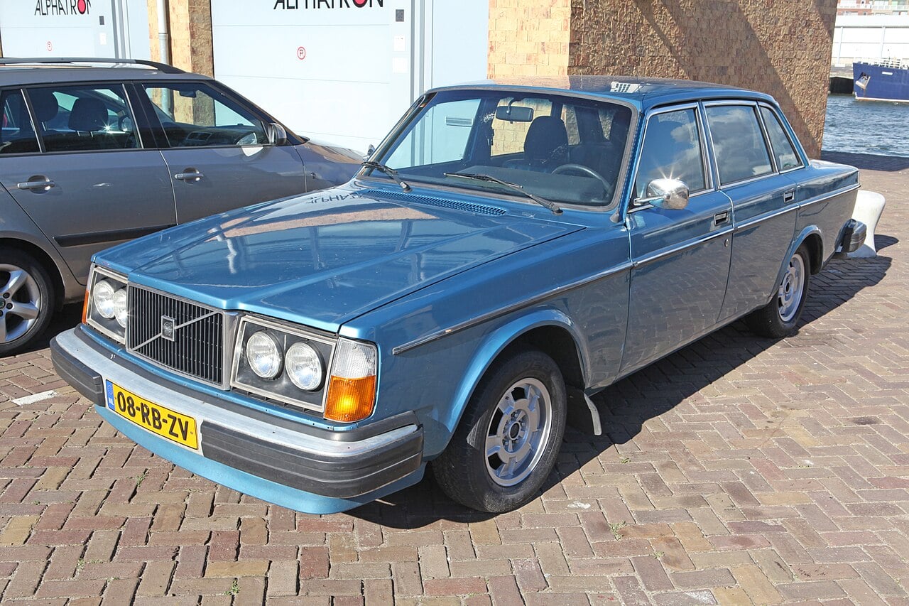 Volvo 240 DL / GL — representative body for 1978–1985