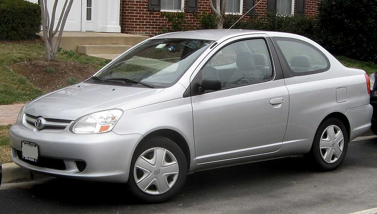 2003–2004 Echo sedan body