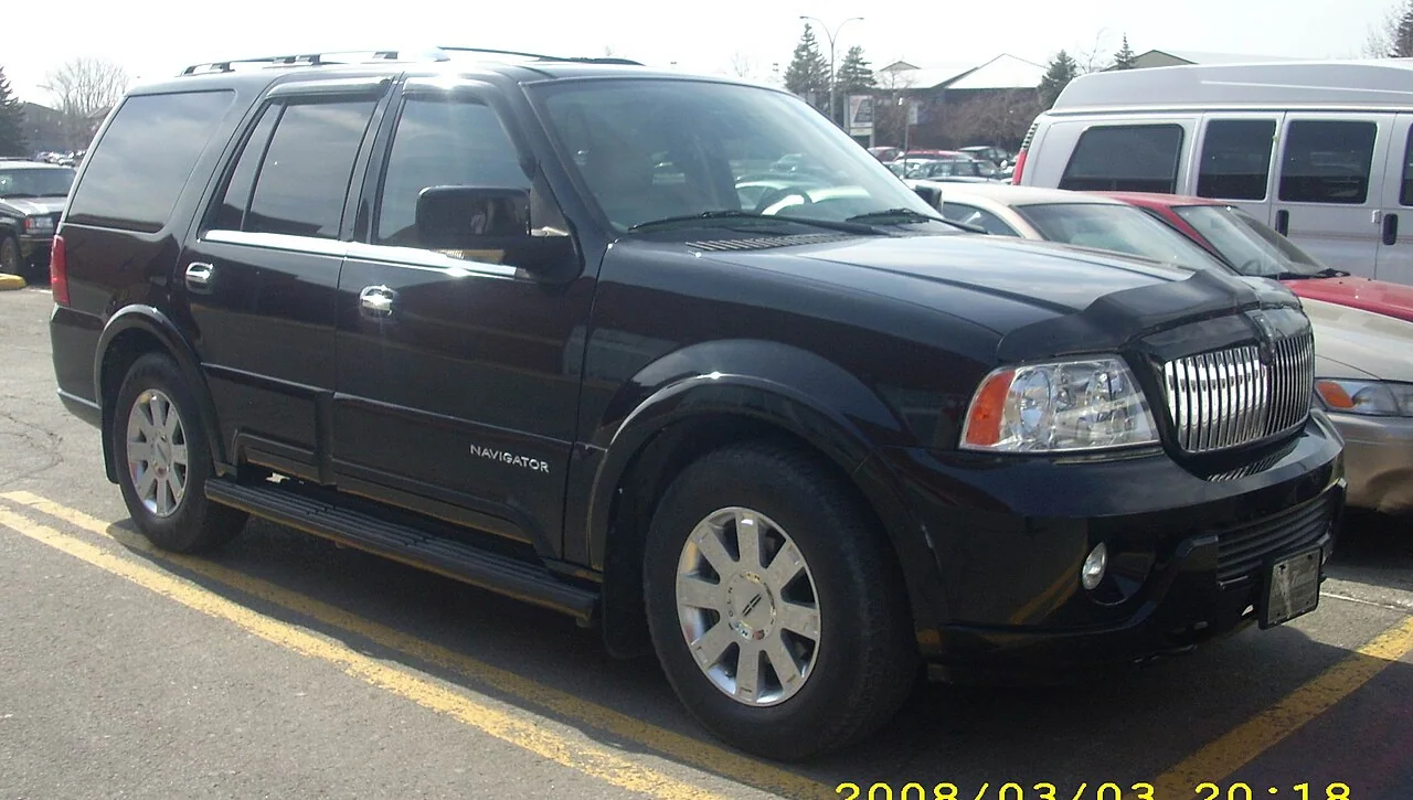 2003–2004 Lincoln Navigator — representative vehicle photograph