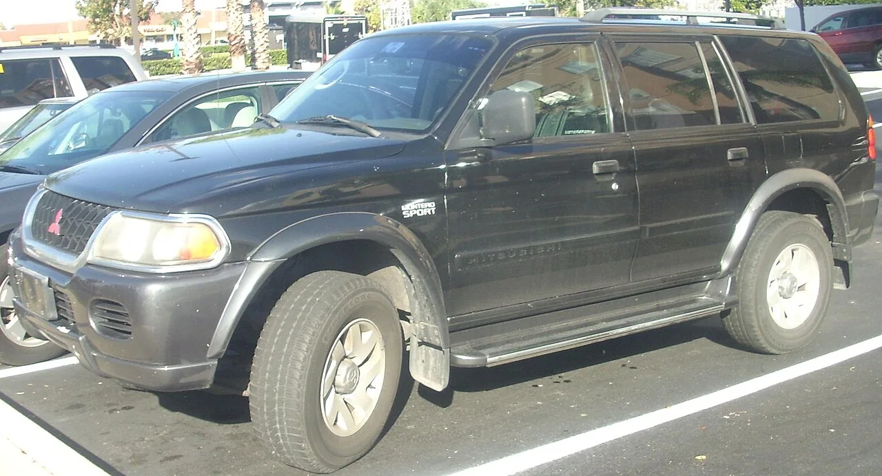 2000–2002 Mitsubishi Montero Sport — representative vehicle generation
