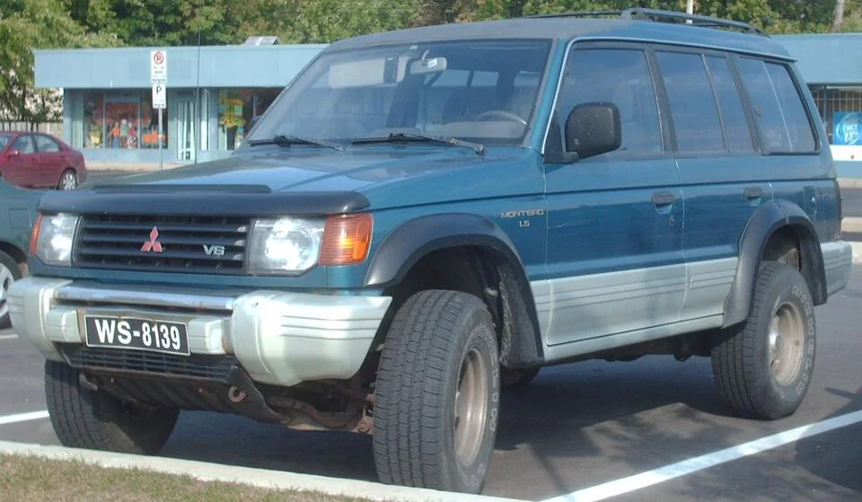 1992–1994 Mitsubishi Montero — representative vehicle generation; Canadian example; market equipment may differ