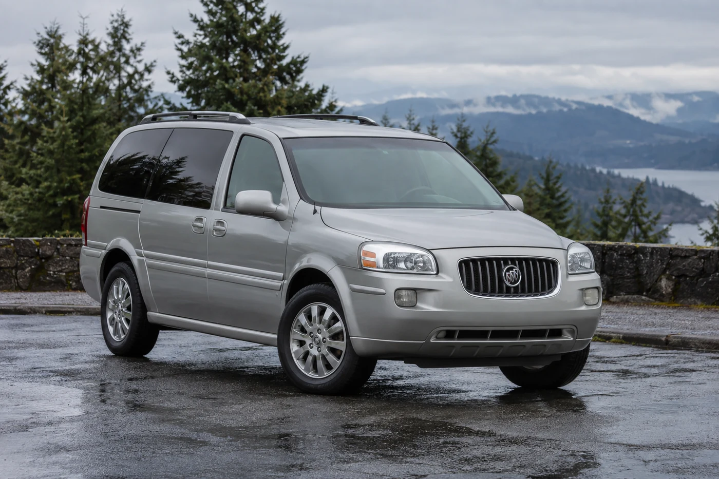 One 2005-2007 Buick Terraza representative of this body-style range