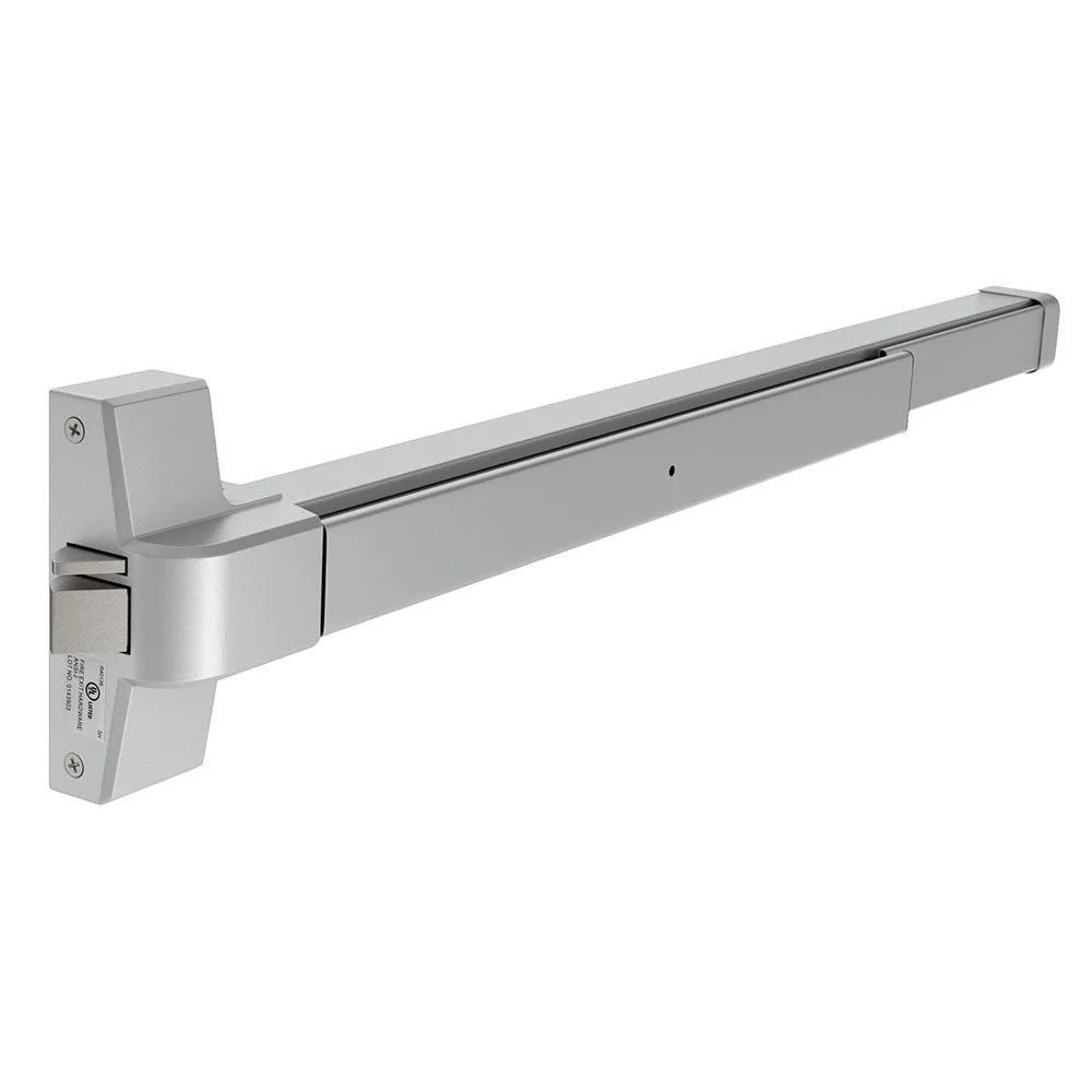 Commercial panic bar rim exit device for reliable door latching and exit