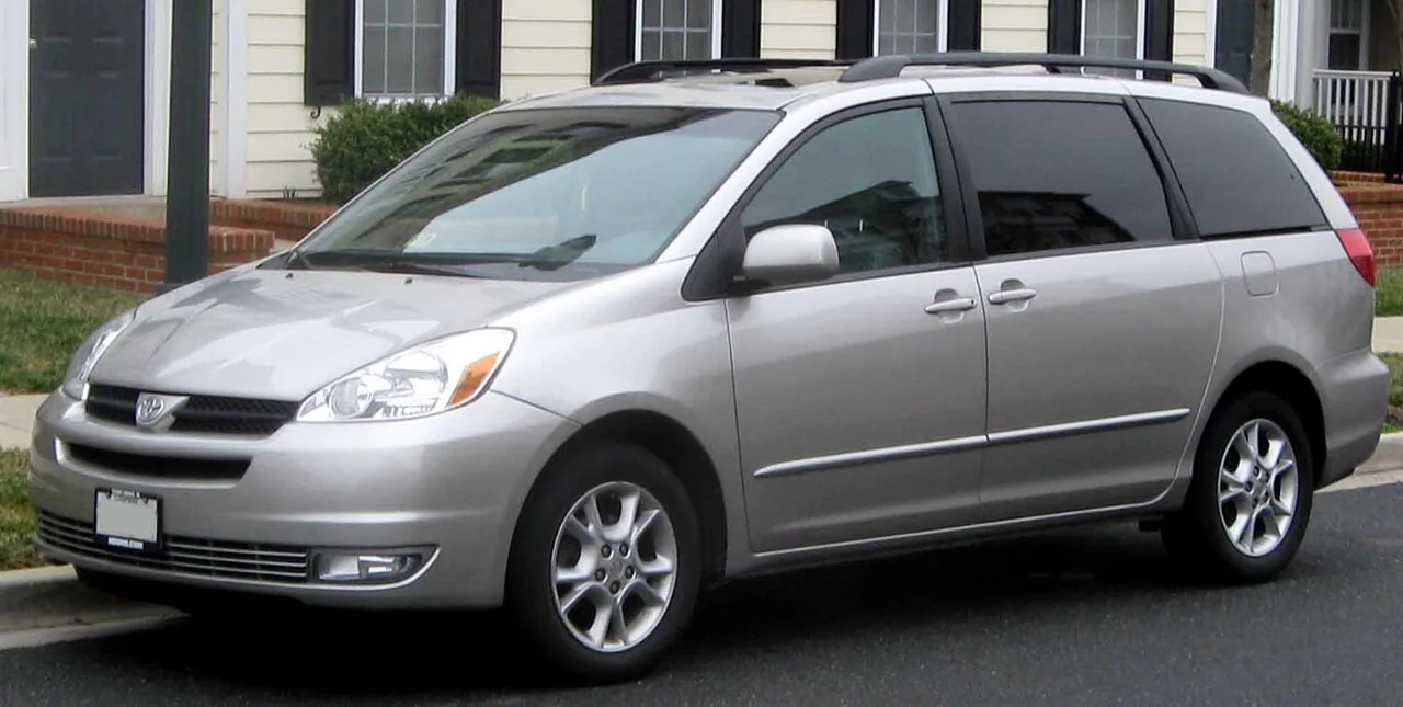 2004–2010 Sienna generation