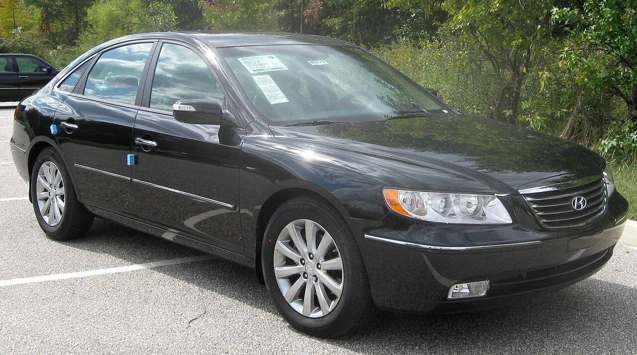 2006–2010 Hyundai Azera — representative vehicle generation; 2009 US Limited early-body example