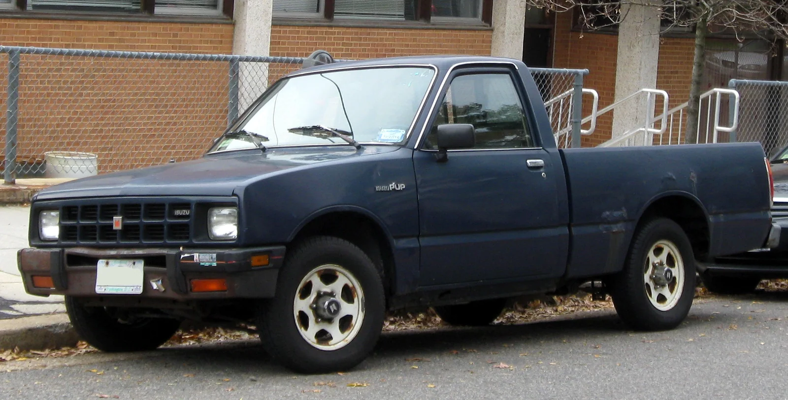 1981–1987 Isuzu Pick Up — representative vehicle generation; second-generation P’up body photographed in the USA; trim may vary