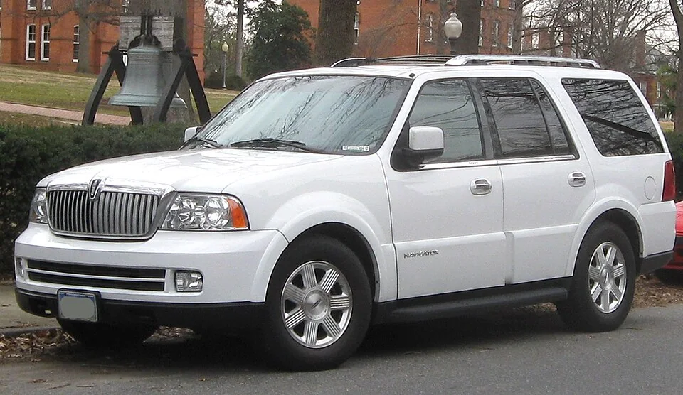 2005–2006 Lincoln Navigator — representative vehicle photograph