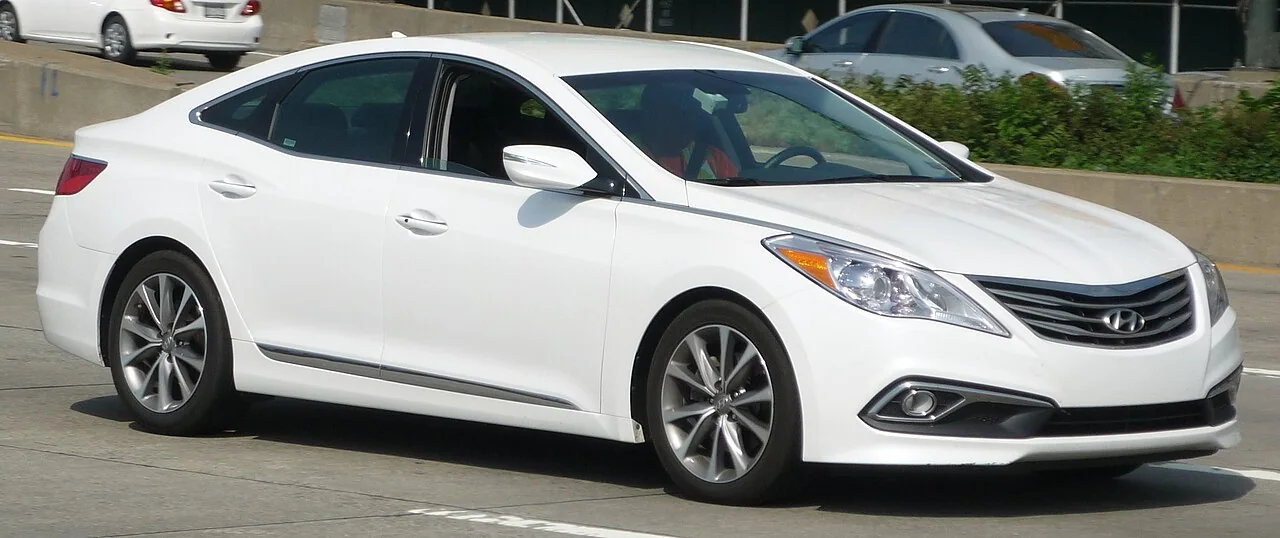 2015–2017 Hyundai Azera — representative vehicle generation; Later US facelift body photographed in May 2015; exact model year unspecified