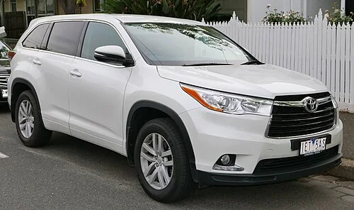 2014–2019 Highlander generation; Kluger shared body shown