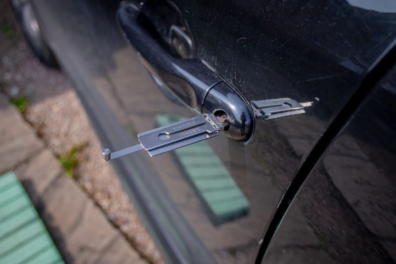 Vehicle door lock cylinder during locksmith service