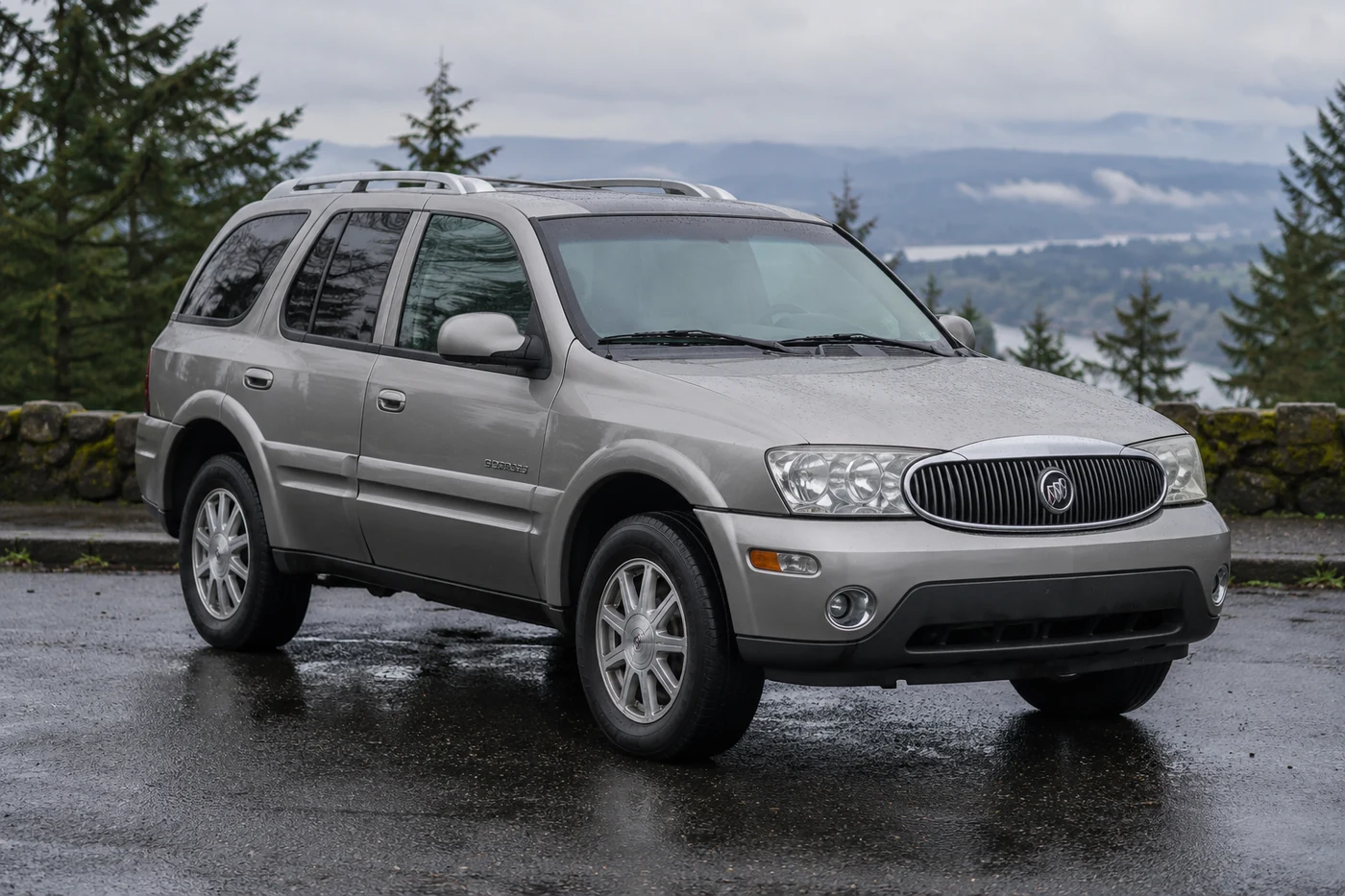 One 2004-2007 Buick Rainier representative of this body-style range