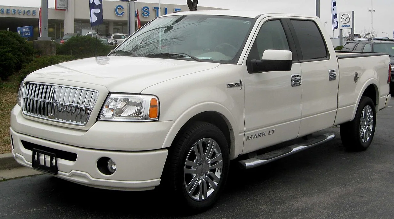 2007–2008 Lincoln Mark LT — representative vehicle photograph