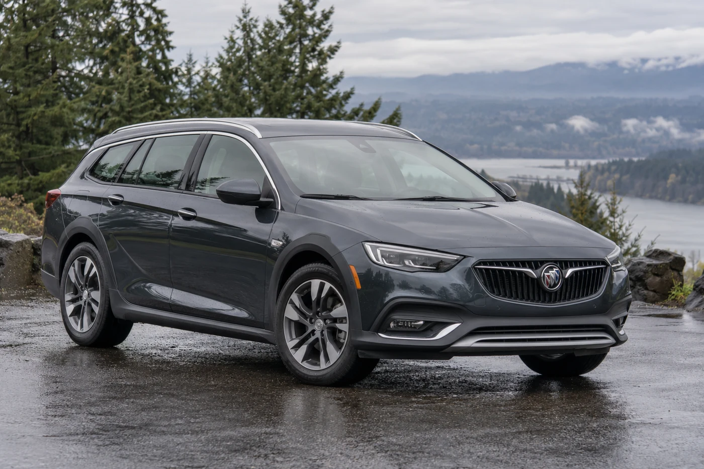 One 2018-2020 Buick Regal TourX representative of this body-style range