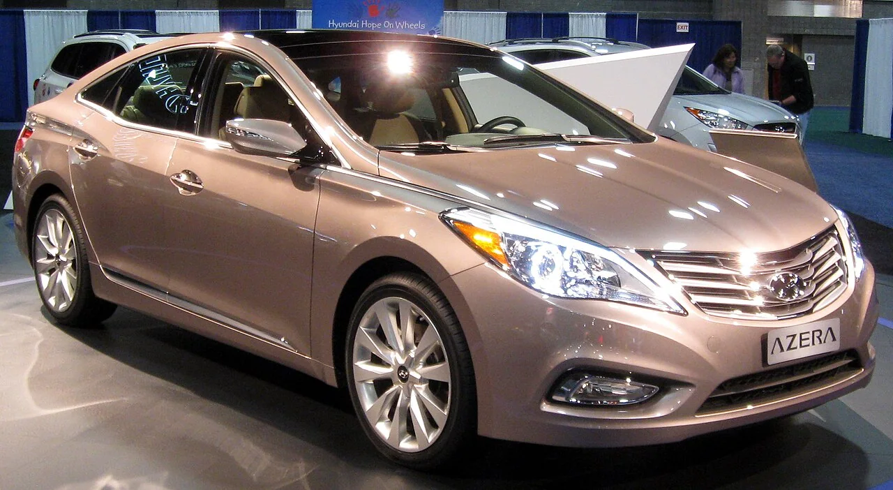 2012–2014 Hyundai Azera — representative vehicle generation; US auto-show example photographed in January 2012; source identifies it as 2013