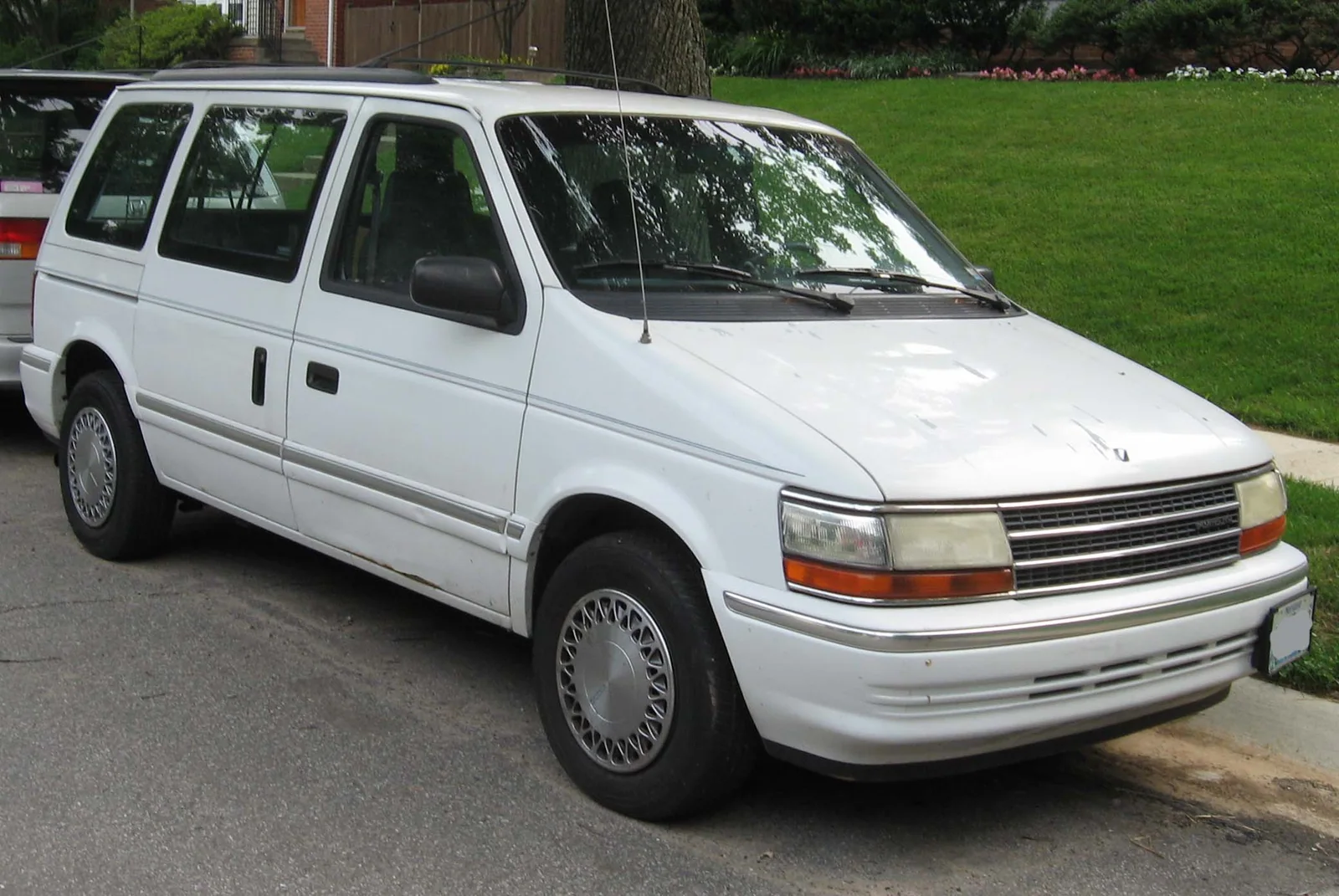 1991–1995 Plymouth Voyager — representative vehicle photograph