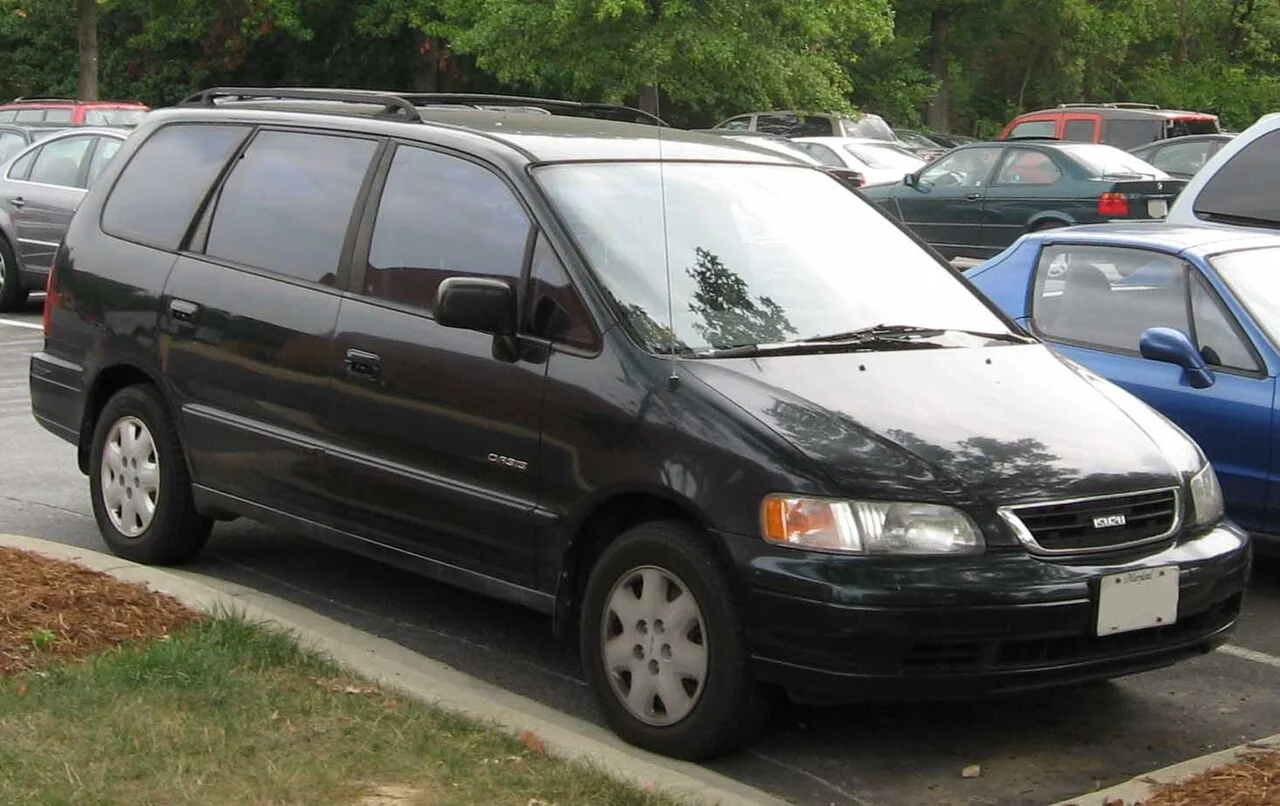 1996–2000 Isuzu Oasis — representative vehicle generation