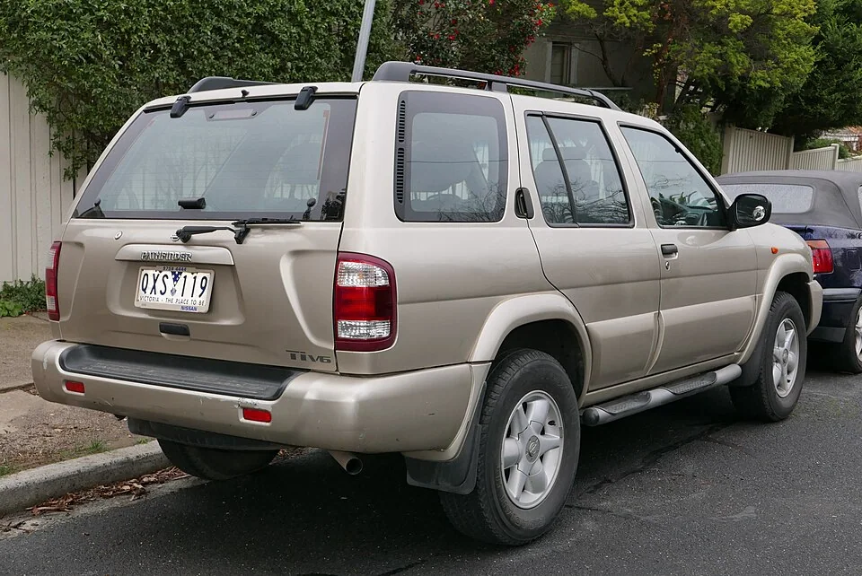 1999–2004 Nissan Pathfinder — representative body generation