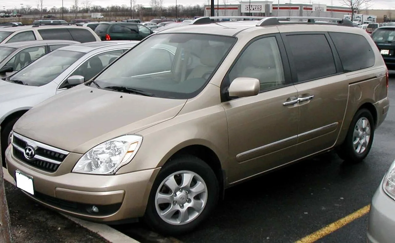 2007–2009 Hyundai Entourage — representative vehicle generation; 2007 US minivan example