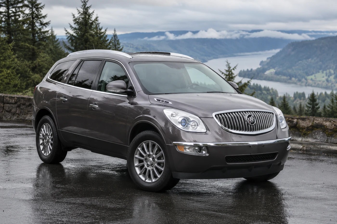 One 2007 Buick Enclave representative of this body-style range