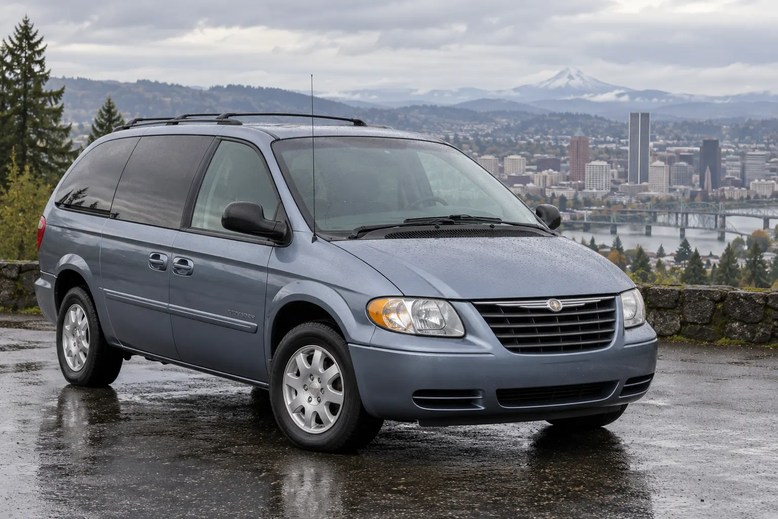 One 2001-2007 Chrysler Voyager representative of this body-style range